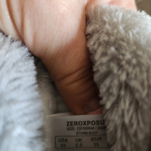 Girls Gray Snow Boots Size 3Y - lightly used - Picture 3 of 3